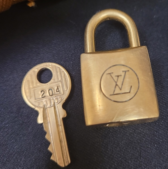 Authentic LV #204 Lock and Key - Picture 1 of 15